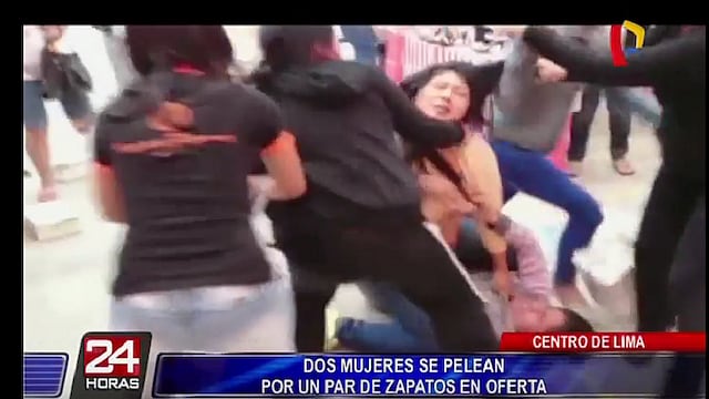 ​YouTube: Mujeres se pelean por oferta de zapatos en galería del Cercado de Lima [VIDEO]