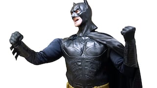‘Batman’ deja su labor de superhéroe y sale a exigir justicia en Estados Unidos