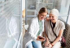 ¿Cómo apoyar a un adulto mayor con cáncer?