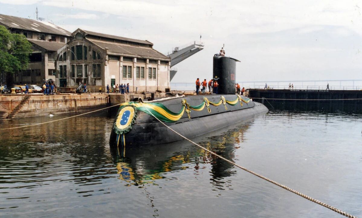 El S-32 Timbira el día de su entrega a la Flota de la Marina de Brasil.
