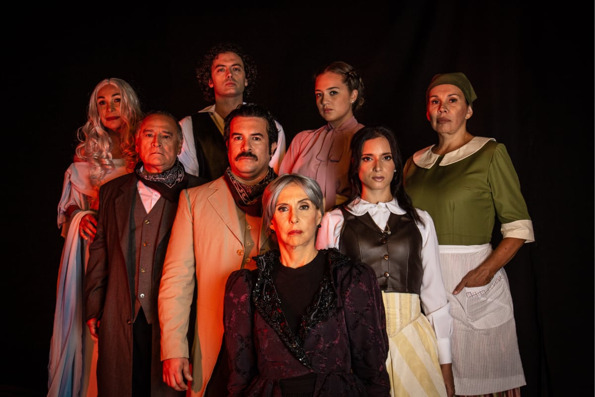 Los actores Martha Figueroa, Víctor Prada, Mónica Domínguez, Susan León, Fernando Luque, Lilian Schiappa, Claudio Calmet y Marialola Arispe participan en esta obra | Foto: Difusión