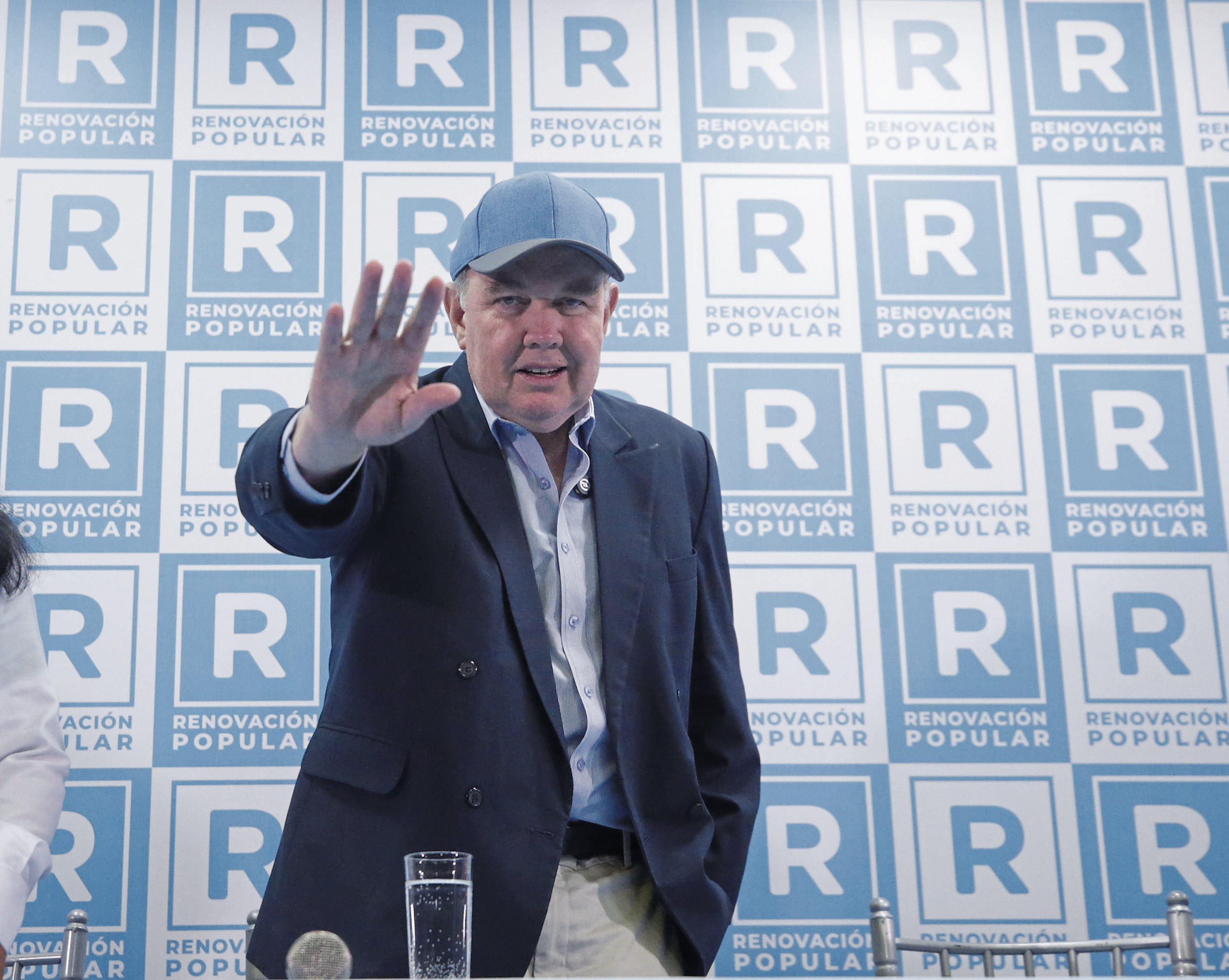 Rafael López Aliaga será alcalde si regidores lo establecen así y deberán asumir su responsabilidad si ello luego es impugnado por inconstitucional.