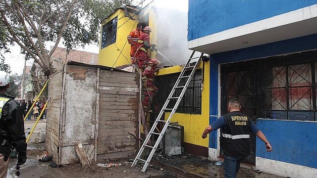 Callao: Seis niños se salvan de morir en incendio de vivienda [FOTOS y VIDEO]