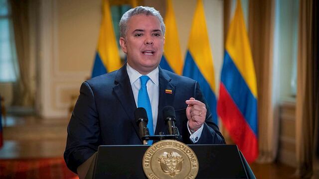 Facebook permite llamar “marica” al presidente de Colombia, Iván Duque, por ser “noticioso”