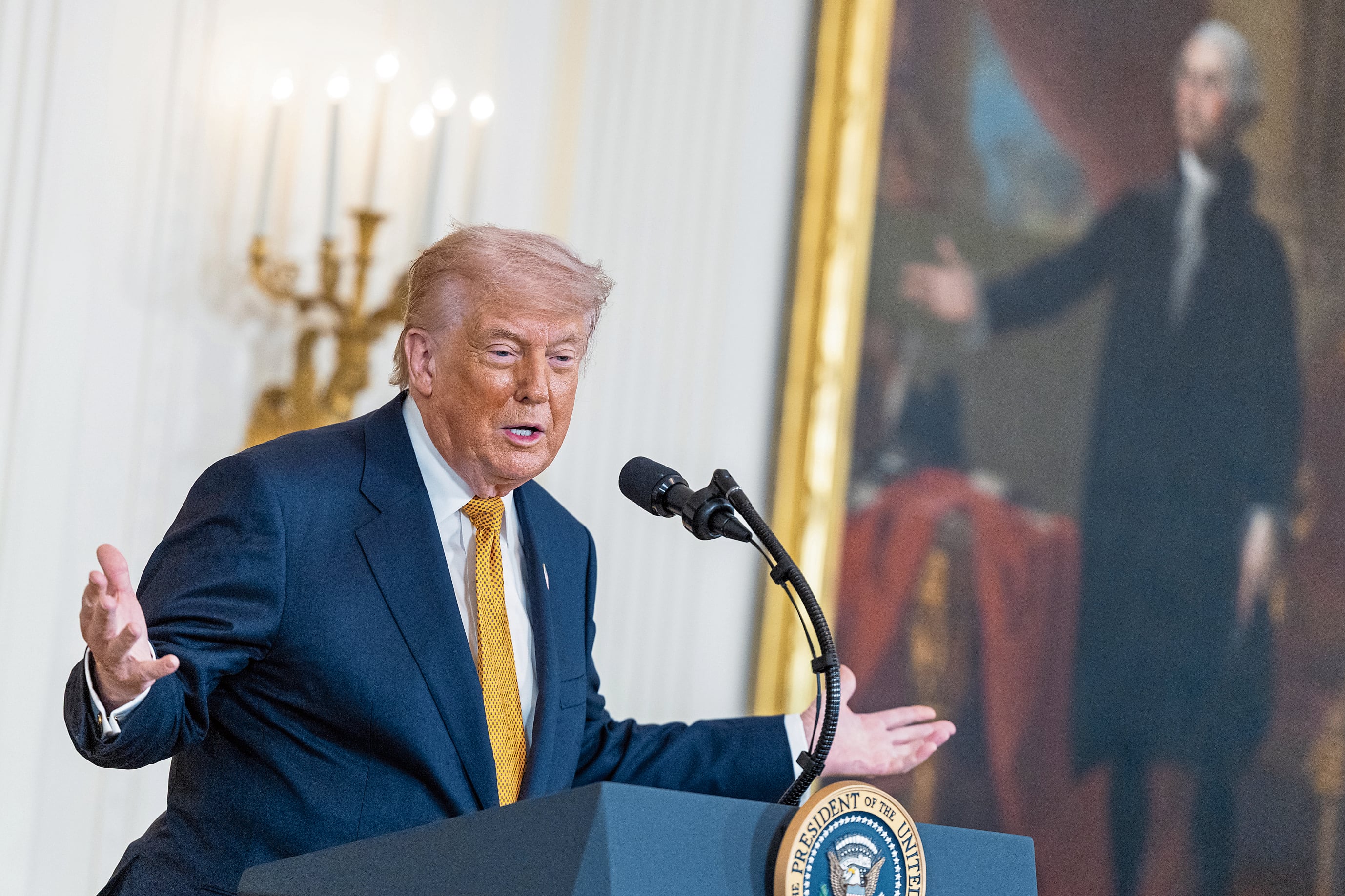 Como otras veces, Donald Trump habla de posibles acuerdos, pero en Irán temen que de nuevo, mientras se negocia, los ataque sin aviso. EFE/EPA/SHAWN THEW