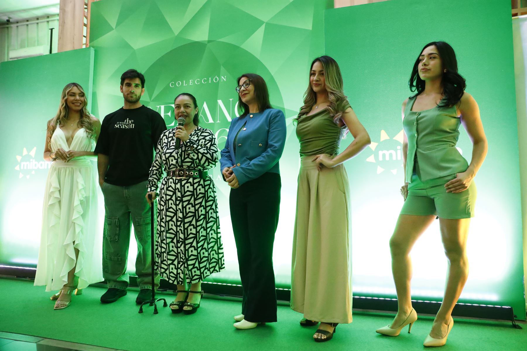 Desfile en Gamarra / Andina