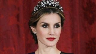 Reina Letizia impacta por maquillaje elegante en alfombra roja