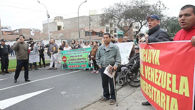 Cercado de Lima: Vecinos protestan y piden terminar con bypass 