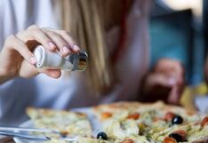 Comer para vivir: ¿Qué pasa si consumo demasiada sal?