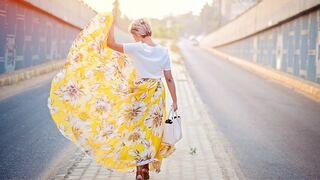 ¿Cómo combinar faldas floreadas en verano?