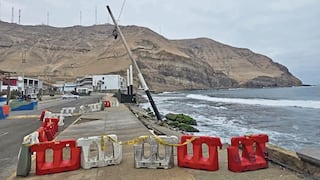 Cierran playa La Herradura por fuerte oleaje que destruyó amplio sector de malecón
