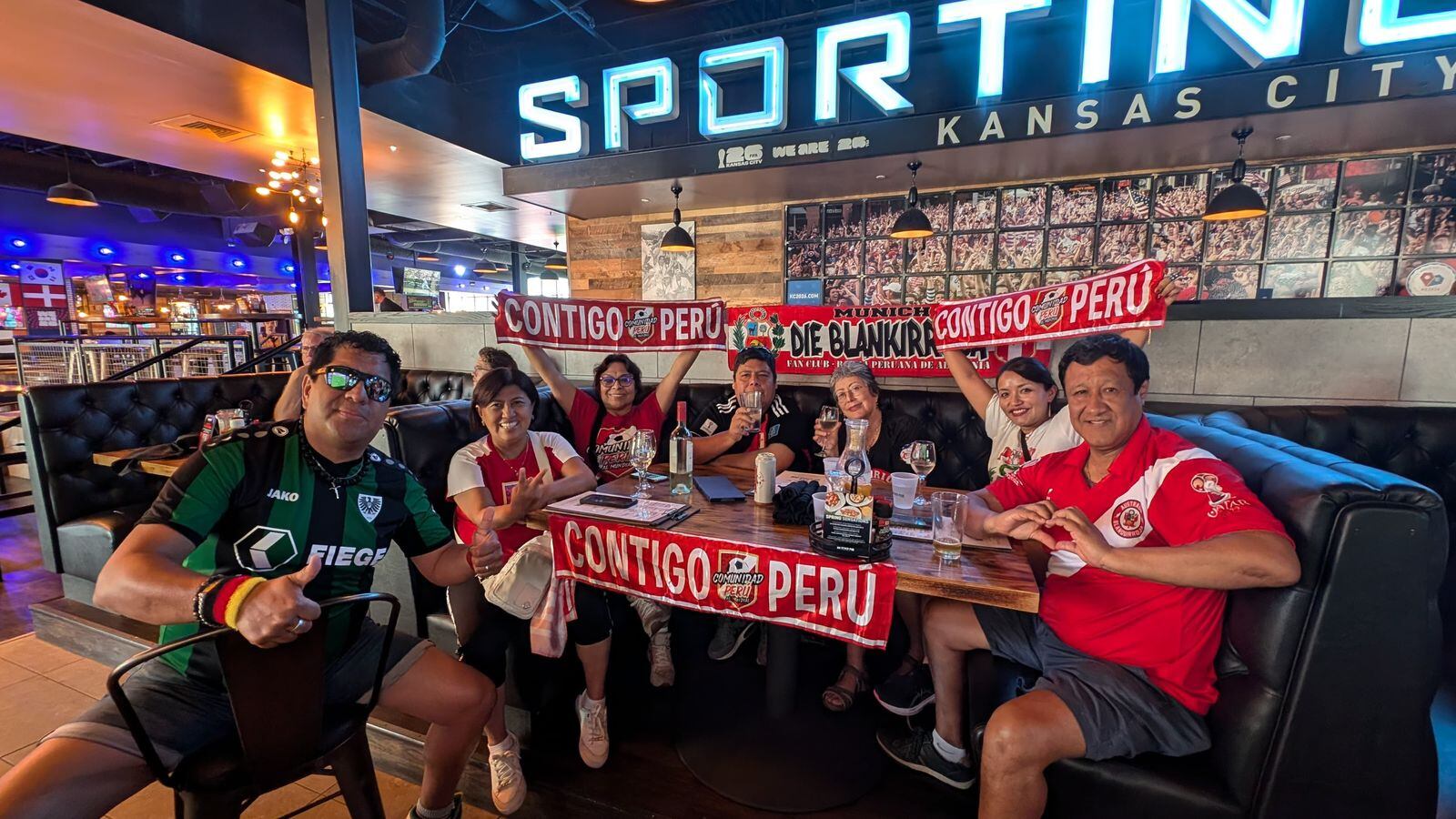 Los incondicionales seguidores de la “Blanquirroja” piden goles y triunfos. Foto: Comunidad Perú al Mundial