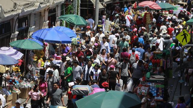 Mesa Redonda: Cientos de personas recorren el Centro de Lima para hacer sus compras de último minuto