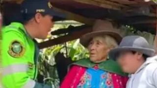 Áncash: Adulta mayor de 89 años y su nieto fueron sorprendidos con regalos de la PNP previo a la Navidad