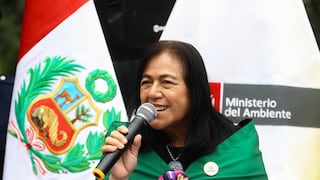 Ministra de Ambiente aconseja bañarse con una tacita de agua