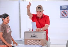 Candidato Rafael López Aliaga emite su voto en San Isidro