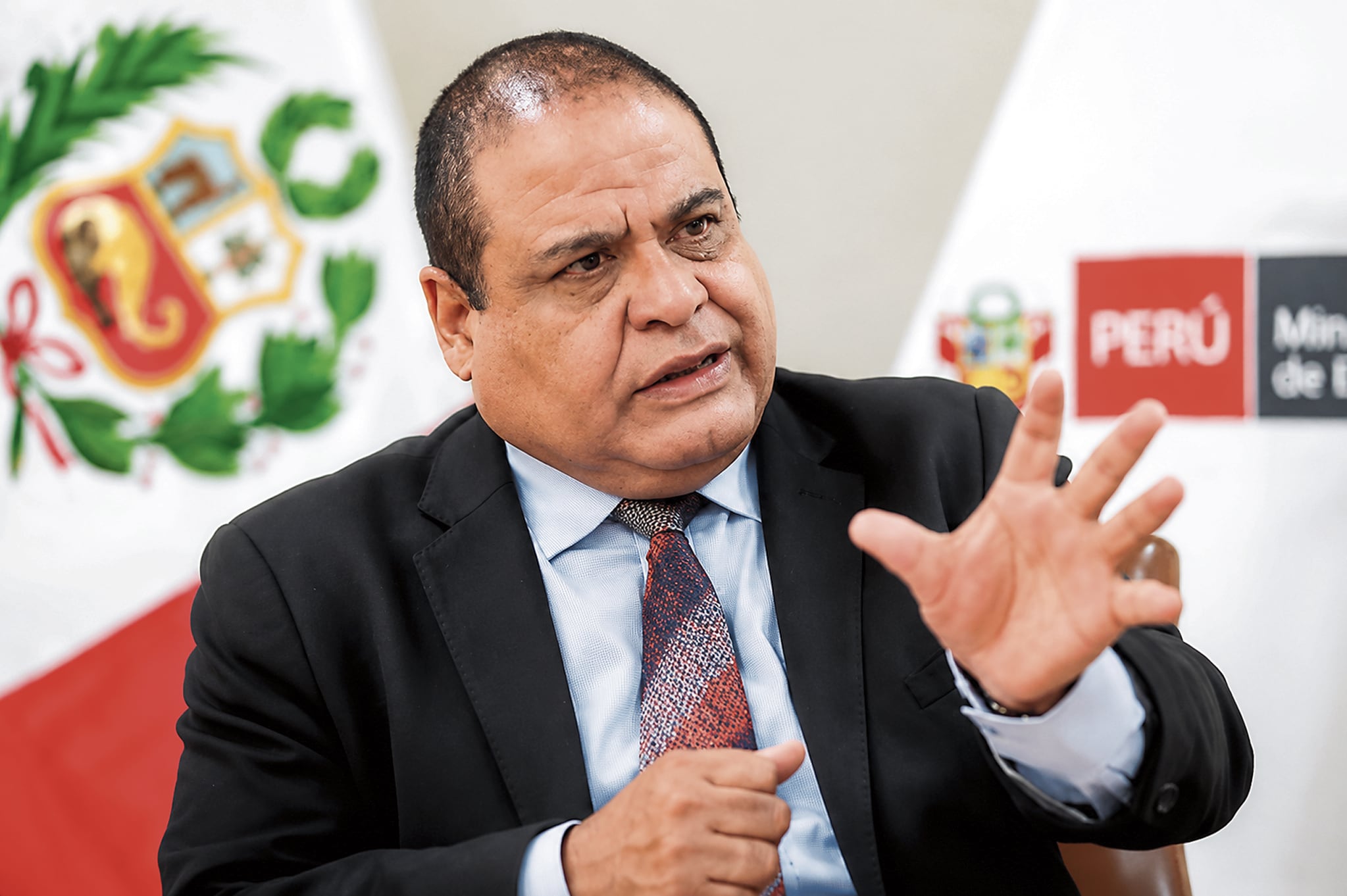 El ministro de Economía, Rodolfo Acuña, habla de obras respecto a El Niño para las que se tiene dinero.