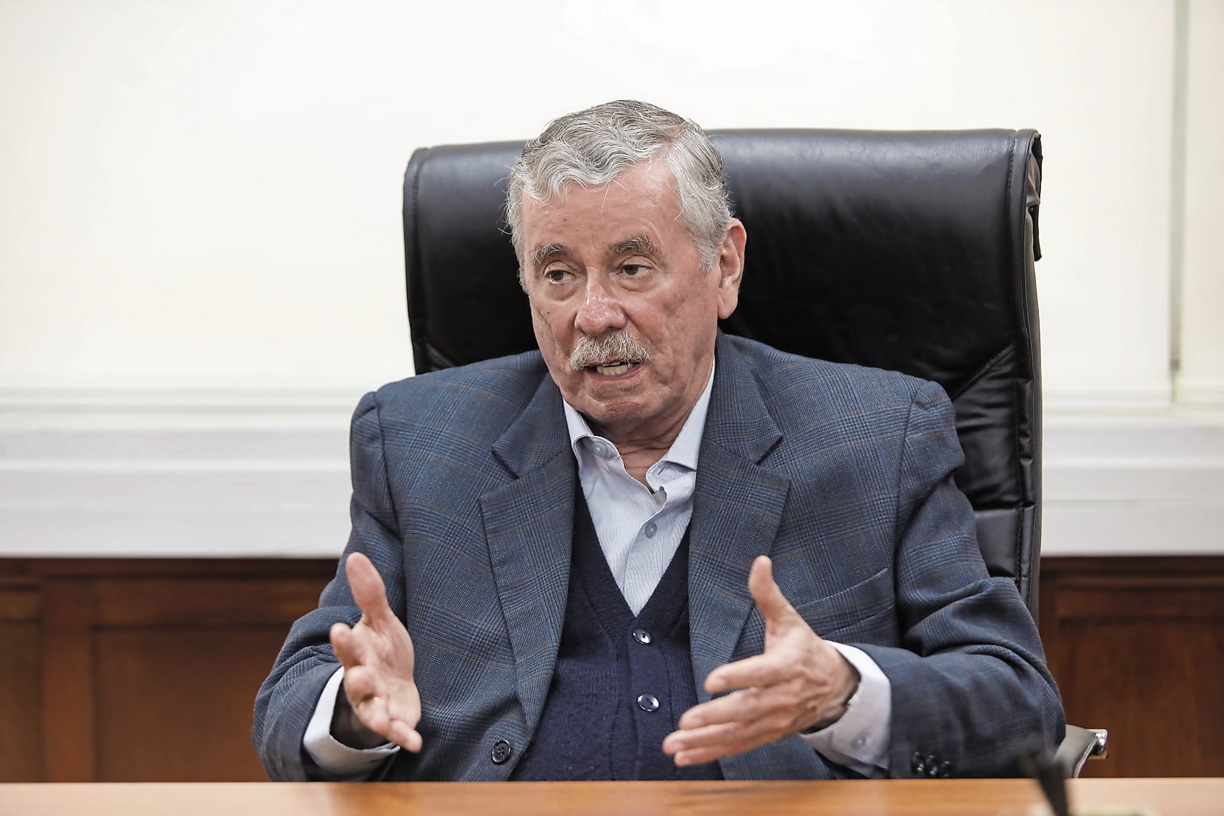 Congresista fujimorista Fernando Rospigliosi exige estar “vigilantes”.