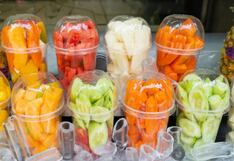 Comer para vivir: ¿Es seguro comer fruta picada del mercado?