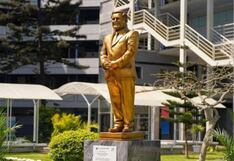 Estatua de César Acuña en tamaño real fue develado en la UCV de Trujillo