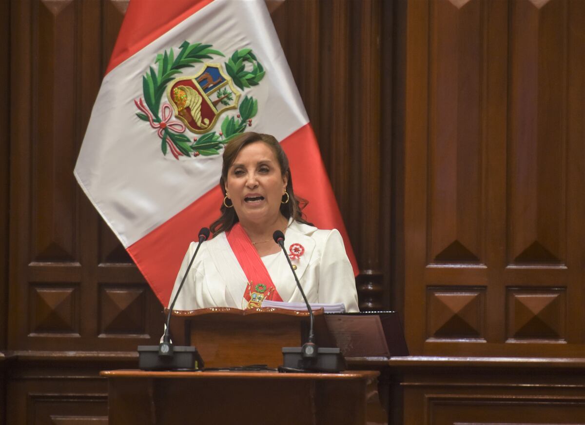 “Nuestras condolencias a los familiares del valiente periodista y político Fernando Villavicencio y al pueblo del vecino país por este repudiable hecho”, expresó Dina Boluarte.