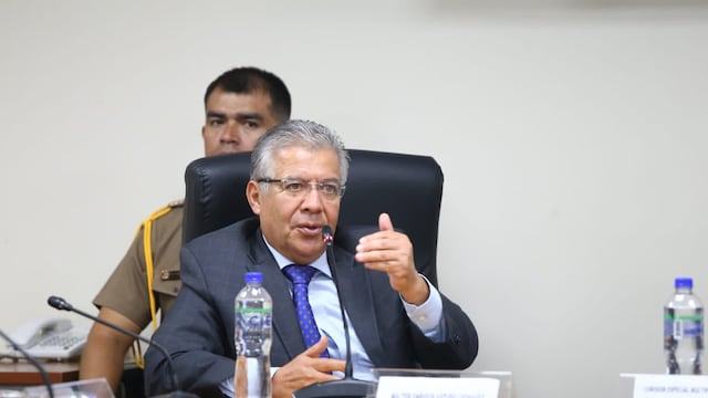 Ministro de Defensa respalda visita de presidenta Boluarte a estudio de abogado