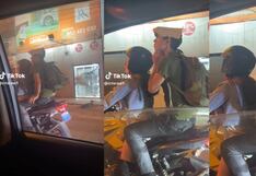 Joven es captado utilizando innovador casco para pasear en una moto lineal junto a su pareja