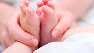 Mujer con muerte cerebral da a luz a bebé sano  