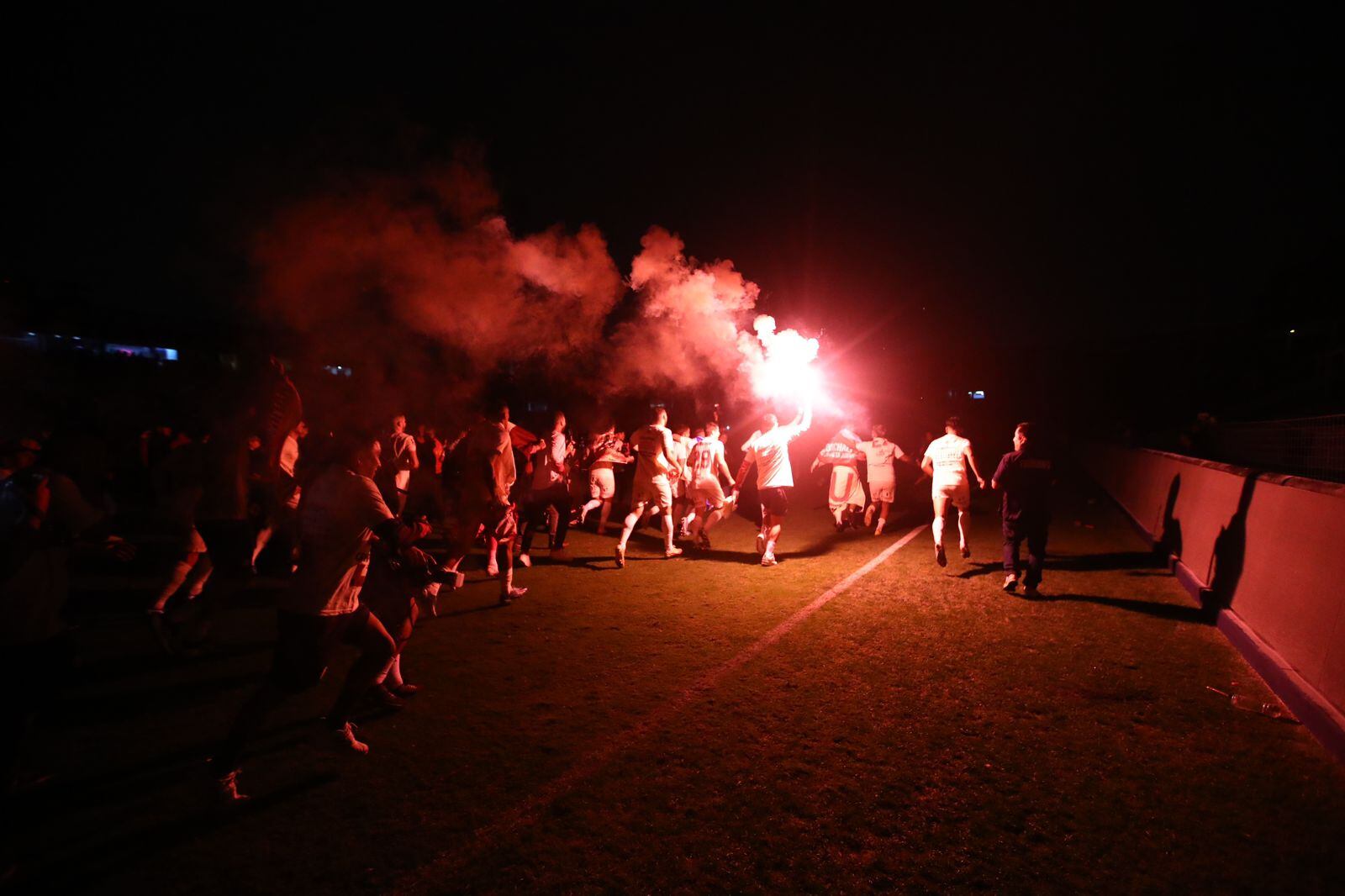 Como se recuerda, luego del pitazo final que coronó a los cremas como los nuevos campeones nacionales, las luces del estadio Alejandro Villanueva, ubicado en el distrito de La Victoria, se apagaron por completo, poniendo en riesgo a todos los presentes.