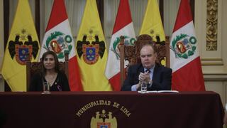 Rafael López Aliaga condecoró con la medalla de Lima a la fiscal de la Nación