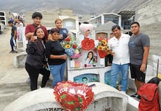 Familias recuerdan a mamá en cementerios con flores, globos, bebidas, comida y bailes
