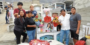 En el cementerio de Comas se recordó con cariño a la buena mamá que partió de este mundo, pero siempre está el corazón de la familia. Foto: Antonio Melgarejo/ @photo.gec