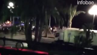 Francia: Impactante video muestra embiste de camión contra multitud en Niza