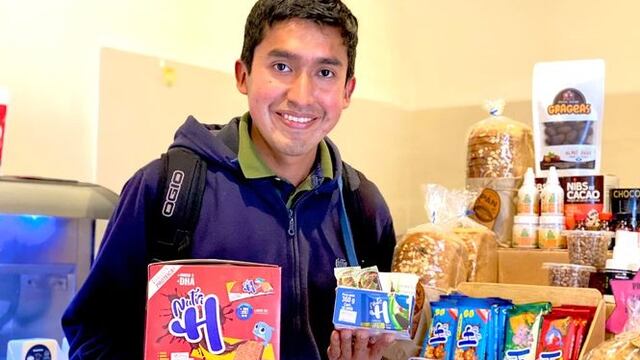 Julio Garay con sus galletas de sangrecita y su chocolate con espirulina ayuda a luchar contra la anemia 