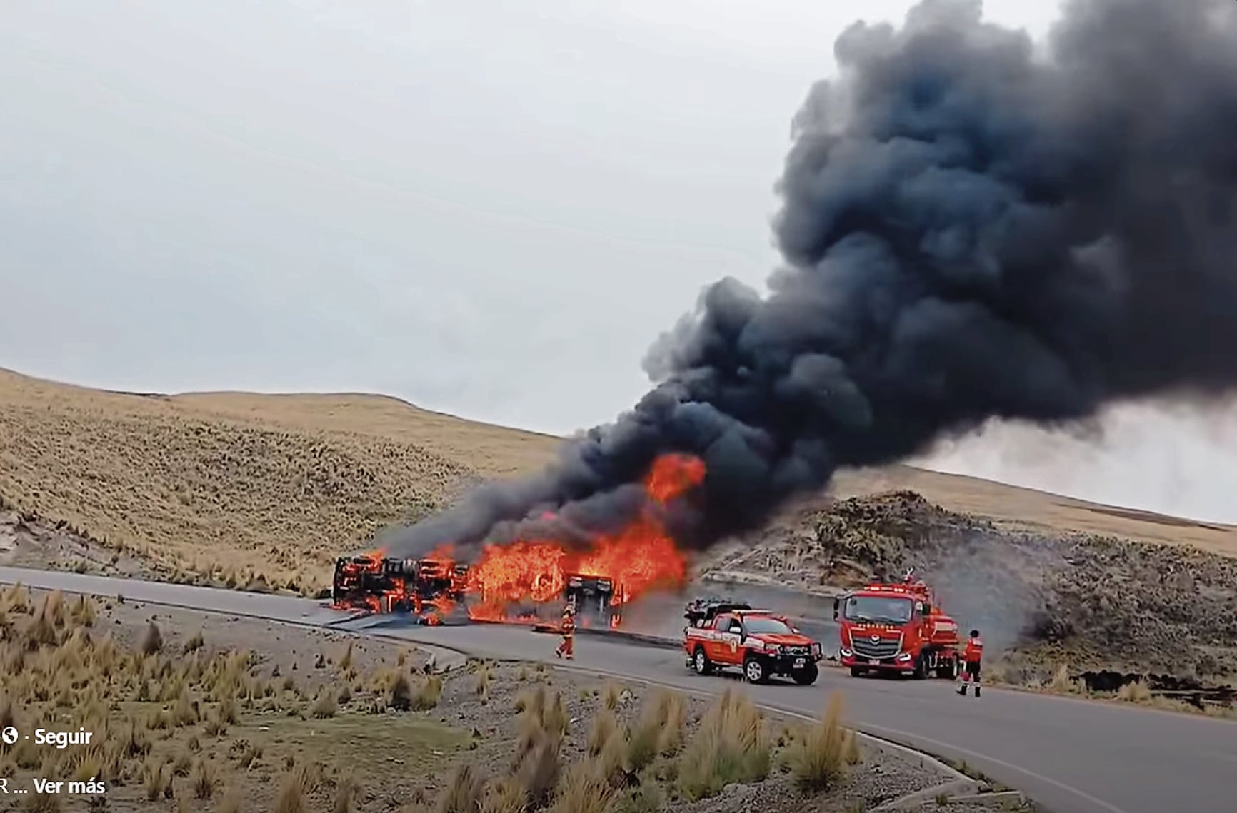 El camión cisterna se incendió en la vía Espinar-Sicuani.