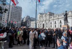 Fuerte olor a gas hace que chilenos salgan a las calles en centro de Santiago