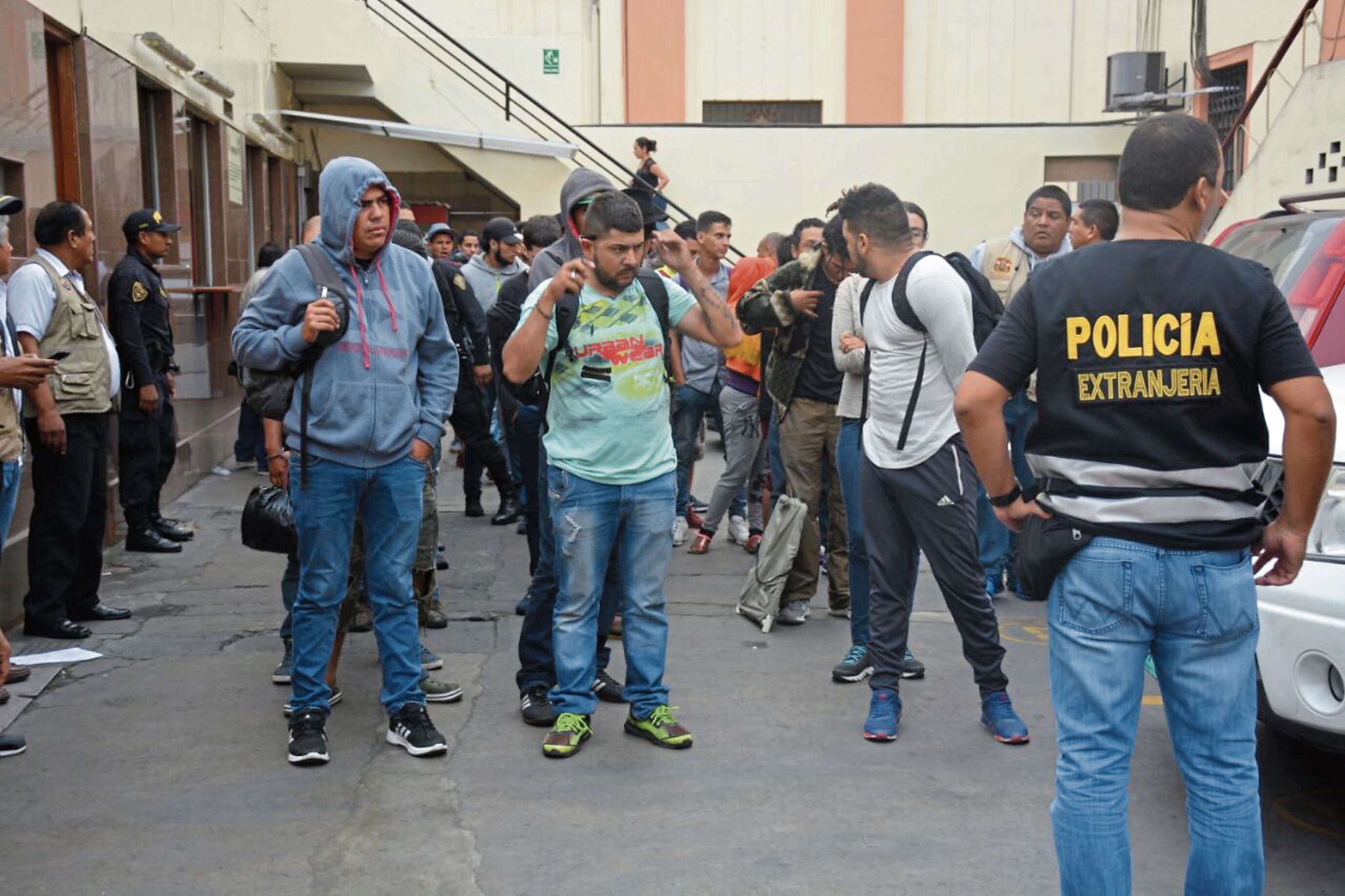 Los expulsarán por ilegales.