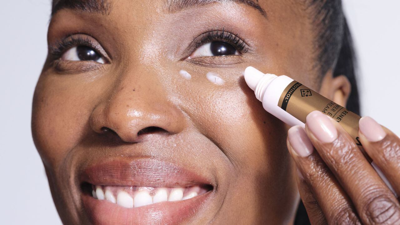 El colágeno es una proteína fundamental que constituye el 80% de la estructura cutánea, por ello es importante seguir una rutina de cuidado facial.