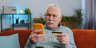 Las estafas vinculadas al uso de tarjetas bancarias aumentaron más del 60 % en los últimos cuatro años, y los adultos mayores son las víctimas más frecuentes.