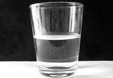 ¿Por qué poner un vaso de agua debajo de la cama?