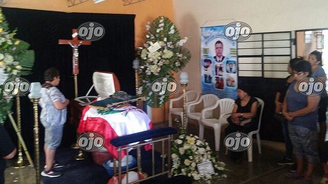Último adiós a policía héroe que murió intentando salvar a víctimas de huaico (FOTOS)