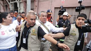 Incendio en Centro de Lima: Premier Gustavo Adrianzén recibió reclamos de vecinos durante visita