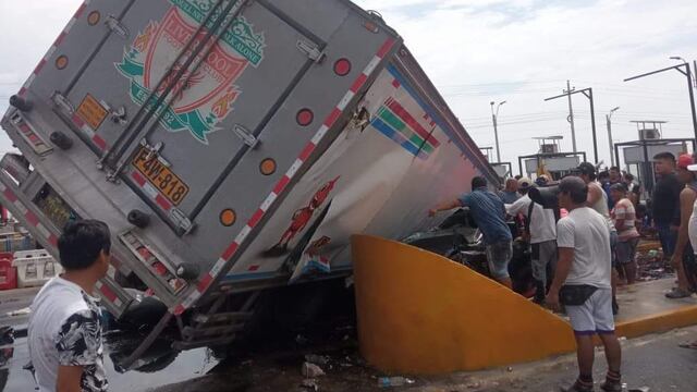 Dos muertos y 14 heridos deja accidente de tránsito en La Libertad
