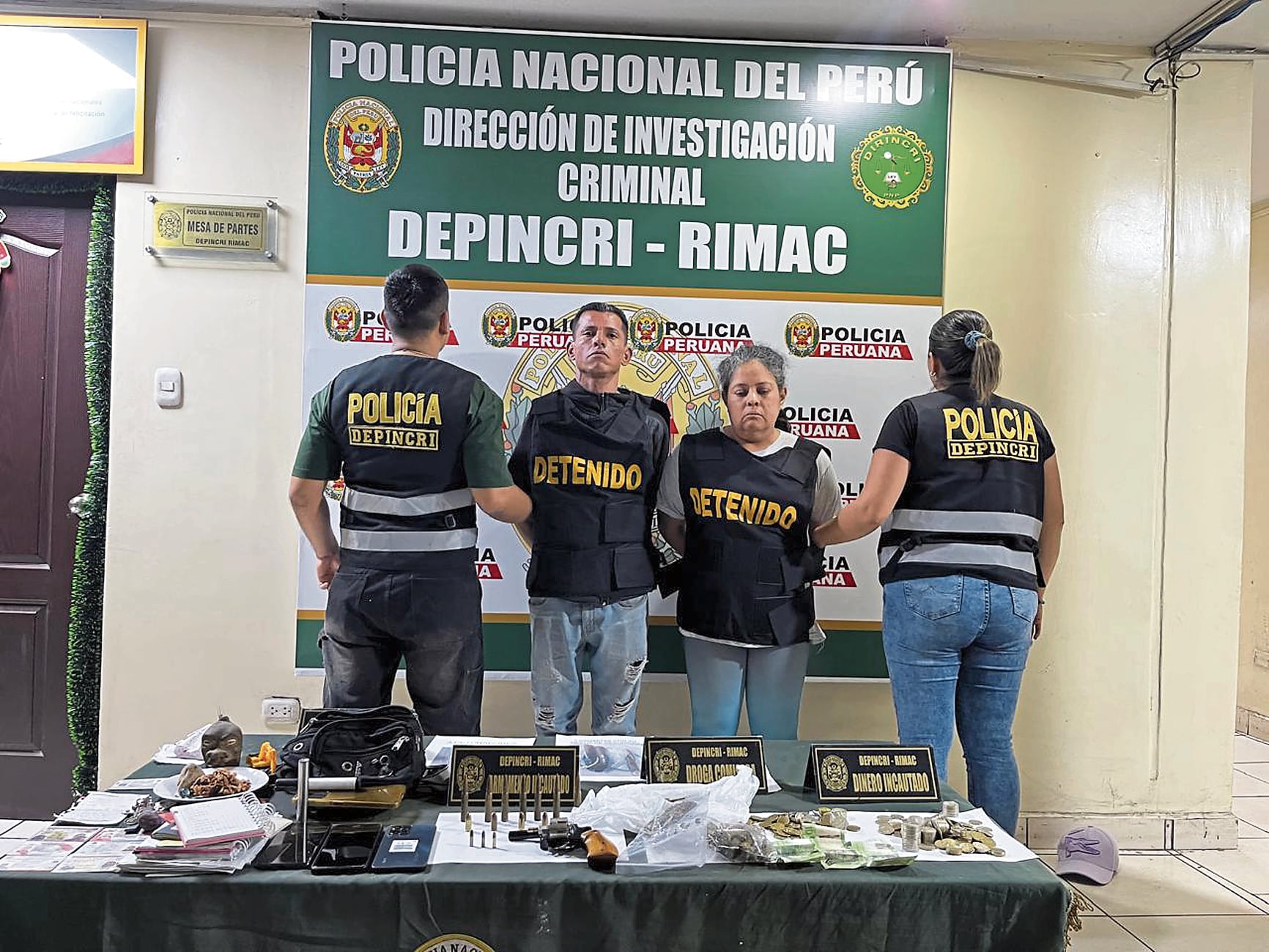 Extorsionistas convierten cobro de 'cupos' en ritual con altar de santería y playlist de cumbia