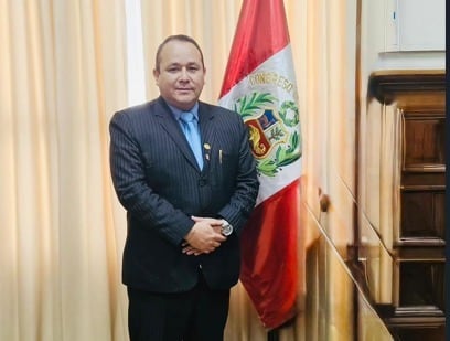 Erick Moncada niega vínculo con la esposa de Richard Acuña y jura por la arepa que no la conoce