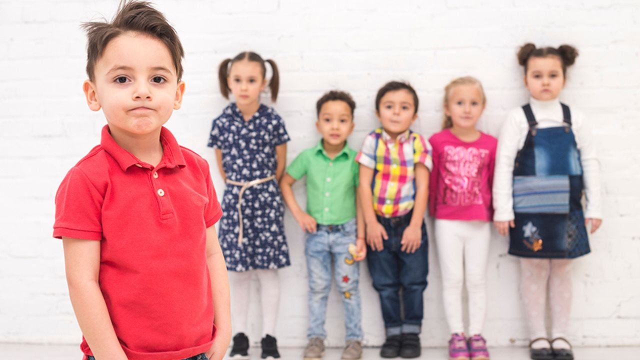 La genética o la maduración tardía son causas.