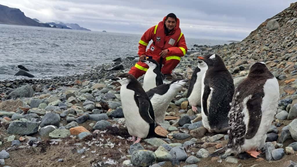 El primer documental que grabó fue sobre la Antártida. Viajó por dos meses. Foto: Álbum personal de José Vásquez.