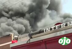Incendio de gran magnitud es atendido por más de 15 unidades de bomberos en depósito de Cercado de Lima