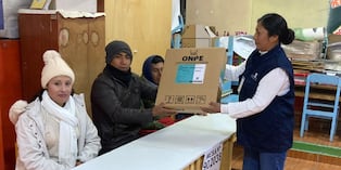 Primera mesa de votación instalada.