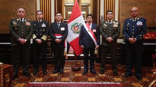 Pedro Castillo se reúne con el jefe del Comando Conjunto y los comandantes generales de las Fuerzas Armadas